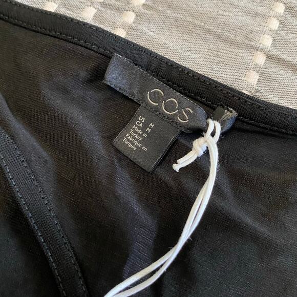 COS Round Neck Slip Dress Womens Size Medium Black Key Hole Minimalist Old money - Picture 5 of 8